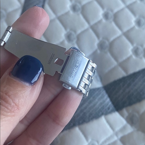 Michael Kors Silver and Rose Gold Watch - Picture 7 of 8